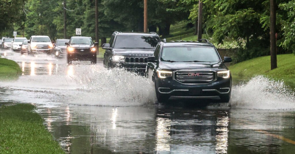 At Least 4 Dead in Kentucky Flooding, Governor Says At Least 4 Dead in Kentucky Flooding, Governor Says